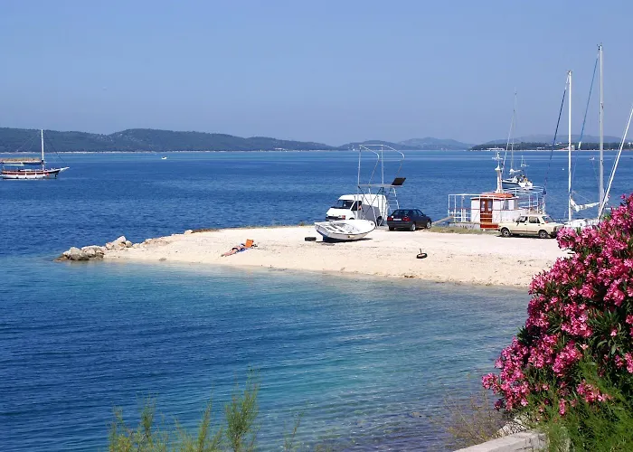 With Parking Space Brodarica, Sibenik - 6313 * Brodarica (Sibenik-Knin)